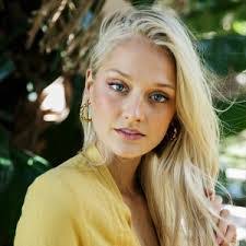 Eliza Avery's Instagram, Twitter & Facebook