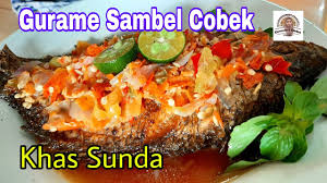 A crushing and twisting motion (like using a screwdriver) for crushing lime leaves, chilies, peppers, shallots, peanuts, and other kinds of ingredients. Gurame Sambel Cobek Khas Sunda Nikmat Surga Dunia Youtube