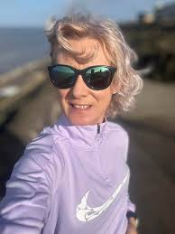 Such a beautiful day today☀️🍂 and such a short run😭. After nearly 9hrs of  sleep I woke up very very tired with the highest resting HR in over a  year😭. I feel