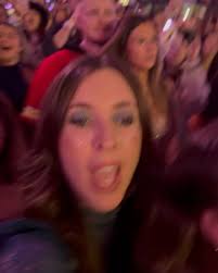 @taylorswift we’ve been here since 2006 and we will love you forever. Thank  you for bringing us all together to hurt our necks lol