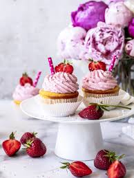 Werbung Einfaches Rezept Fur Fluffige Erdbeer Limo Cupcakes Mit Der Cake Factory Von Tefal Mycakefactory Cupcak Cupcakes Backen Cupcakes Lebensmittel Essen