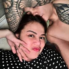 Kaya ka pala may hugot kay anne @gian anderson kaht cno c manny halasan  ppiliin pnagbayad mo ng 45k ung gown n gawa mo erna bute nga bnayrn ka pa  ee ,