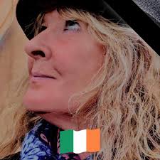 Stunning moon over Bonniconlon tonight 🌙📸 Through the eye of my lens.