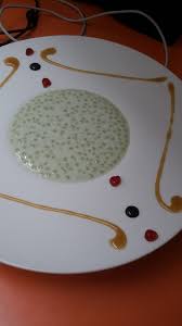 Notre légendaire tapioca (meilleur au monde) , languette croustillante  chocolat et caramel (parfois seulement au chocolat ) , beignet à la banane  et à l'ananas et crème caramel (flan)