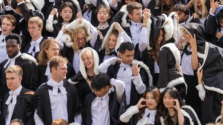 Cambridge graduates endure the sun — and other news in pictures