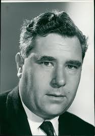 Amazon.com: Vintage photo of John Myatt, a British artist and was convicted  of Art forgery. : 居家與廚房