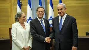 מקבל את התפקיד בחרדת קודש, אהיה נשיא של כולם ריבלין עוזב כשישראל מקוטבת ומסוכסכת. Isaac Herzog Elected 11th President Of State Of Israel