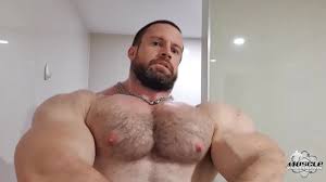 Giant Man Muscle Morph - ThisVid.com