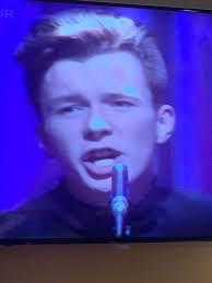 what was all this about?! 😂😂 The 80s head bopper faze.. i loved my heart  shaped ones but my cream feather ones were so sophisticated 🙄🤣😂🤣