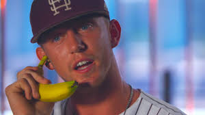 College World Series: the Mississippi State Bulldogs start rallies with a  banana