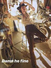 Actor rick dalton and his longtime stunt double struggle to find work in a hollywood they don't recognize anymore. Austin Butler Grandfather Will Be Really Proud For Horse Riding People Com