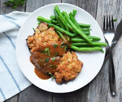 The flour mixed with the seasoned salt, 1 heat the oil in a large skillet over medium heat. Country Fried Or Chicken Fried Steak