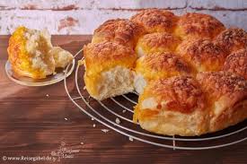 Fluffige Kartoffelbrotchen Mit Kase Kartoffelbrot Lebensmittel Essen Brot Backen Rezept