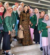 Rencana enggak, lihat saja nanti. 7 Gaya Anggun Krisdayanti Pakai Baju Etnik Saat Tugas Jadi Anggota Dpr