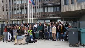Vilafranca de lauragués) ist eine französische gemeinde mit 4662 einwohnern (stand 1. Les Eleves Du Lycee De Villefranche De Lauragais Se Mettent En Greve Voix Du Midi Lauragais