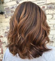 Si vous n'avez pas beaucoup d'argent, le fait de vous couper les cheveux à la maison plutôt que de vous rendre préparez vos cheveux pour la coupe. 80 Coupes De Cheveux Mi Long Sensationnelles Pour Les Cheveux Epais