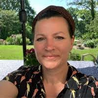 Melissa Sefton's Instagram, Twitter & Facebook