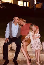 Figlia di eugenio, di origini triestine, e antonietta, pugliese di roseto valfortore in provincia di foggia, alessia marcuzzi è nata l'11 novembre 1972 e cresciuta a roma, ha un figlio tommaso (2001) nato dalla relazione (terminata nel febbraio 2004). Alessia Marcuzzi E I Figli Ultime Notizie Flash
