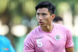 Trong đêm chung kết hoa hậu việt nam hôm 20. VÄƒn Háº­u Va Bai Há»c Ä'inh Trá»ng