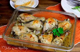Las alitas de pollo son un platillo muy versátil que puede prepararse utilizando una gran variedad de salsas y diferentes métodos de cocina. Julia Y Sus Recetas Jamoncitos De Pollo Al Ajillo En Microondas