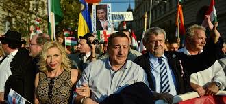 A rendezvényre két ismert politikai közszereplőt. Bayer Zsolt Felesege