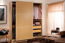 L Armoire Avec Porte Coulissante Pour La Chambre A Coucher Archzine Fr Porte Armoire Chambre A Coucher Porte Coulissante