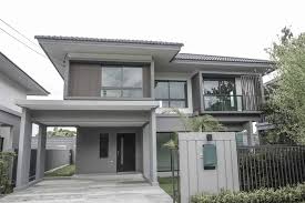 You may see both horizontally and vertically placed windows on the same home. 117 Grey Houses In All Types Of Styles And Sizes Photos Home Stratosphere