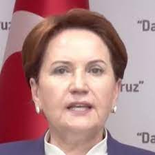 Ve 1994 yılının yerel seçimlerinde doğru yol partisinden kocaeli büyükşehir belediye başkanlığına adaylığını koymuştur. Meral Aksener Bio Family Trivia Famous Birthdays