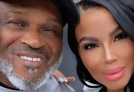 Gordon is handsome. Reminds me of thee Gregg Leakes. These OGs had them  some young tenderonies. Noted: Nowhere