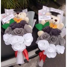 Mawar biru untuk kesetiaan dan keindahan serta keunikan. Buket Bunga Dan Boneka Hadiah Wisuda Ulang Tahun Buat Pacar Pernikahan Tunangan Souvenir Dll Shopee Indonesia