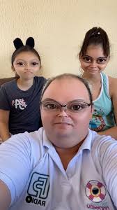 Entramos na brincadeira.