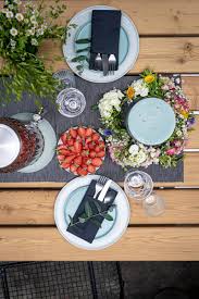 Questo video potrebbe contenere prezzi e prodotti non aggiornati. Midsommar Buffet Rezepte Sommerliche Tischdeko Ideen Und Mittsommer Diy Blumenkranz Trickytine