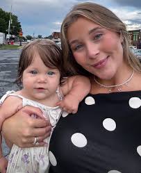 Trevor Lawrence enjoying some family time with his little princess. 👨‍👧💙 