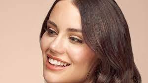 Amber Dew's Instagram, Twitter & Facebook