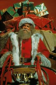 Noel gecesi çocuklara hediye getiren, getirdiği hediyeleri, bacalardan bırakan geyikleri çok güzeller bunların isimleri de var. Noel Baba Kimdir