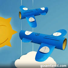 Guiainfantil te enseña un tutorial para aprender a hacer un avión de juguete utilizando rollos de cocina con los niños. Avion Con Rollos De Papel Juguetes Reciclados Para Ninos
