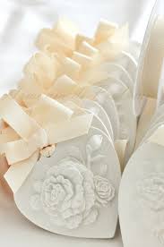 Pensarci per tempo e scrivere la realizzazione dei segnaposto matrimonio quel tocco elegante che convince sempre. Segnaposto Matrimonio Eleganti