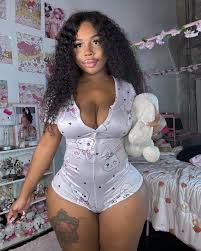 good night 🌙 sleep tight ✨ just uploaded a new youtube video trying on my  pjs 🔗