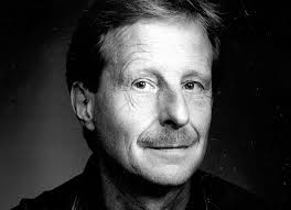 Skriver VM-bok med guttungen