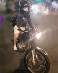 christal linさんはinstagramを利用しています 女兒不孝 不敢讓爸爸知道女兒買機車在台北騎 而且還是檔車 野狼傳奇 sym 檔車