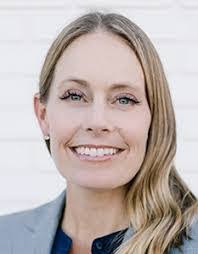 Hillary Hobbs's Instagram, Twitter & Facebook