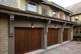 Seda Farba Na Lemy Okien A Dveri Garagentore Garagenbodenfarbe Garage Aus Holz