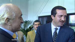 Hürriyet yazarı abdülkadir selvi'nin 2 aralık 2013'te yeni şafak'ta kaleme aldığı yazıda fetö'nün bağlayan selvi'nin, fetö elebaşı fethullah gülen için 'muhterem hocaefendi' demesi dikkat çekti. Bir Yandasin Portresi Abdulkadir Selvi Sol Haber