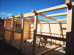 Holz kabinett mit magistral kasten von sebastian errazuriz minecraft sonnenschirm bauen minecraft sonnenschirm bauen fliesen bad wei. So Bauen Sie Ein Gartenhaus In 6 Schritten Ratgeber Bauhaus