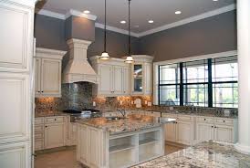 Pin By Tutuland On Home Off White Kitchens Antique White Kitchen Cabinets Kitchen Wall Colors