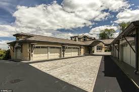 Reynolds mountain (9,125 feet (2,781 m)) is located in the lewis range, glacier national park in the u.s. Homeowner Of Harmony Mountain Philadelphia Offers 50 000 To Anyone Able To Sell Dream 10m Mansion Daily Mail Online