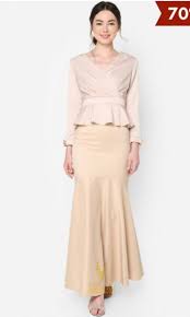 Ferozz sapphire 6 years ago. Vercato Baju Kurung Moden Peplum Vercato Ariana In Beige Women S Fashion Muslimah Fashion Baju Kurung Sets On Carousell