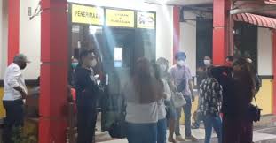 Sudah tiga hari mimi menolak ajakan rina untuk pulang sekolah bersama. Kapolda Kepri Irjen Pol Aris Budiman Respon Pengaduan Warga Korban Penipuan Arisan Online Penyebar Informasi Tanpa Batas