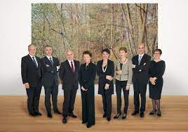 Ein grund dafür ist der personalmangel. Bundesratsfoto 2021 Landesregierung Steht In Corona Zusammen