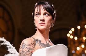 Asia argento has seemingly taken her feud with rose mcgowan to a painful new level. Si C Etait A Refaire Asia Argento Ne Denoncerait Plus Harvey Weinstein